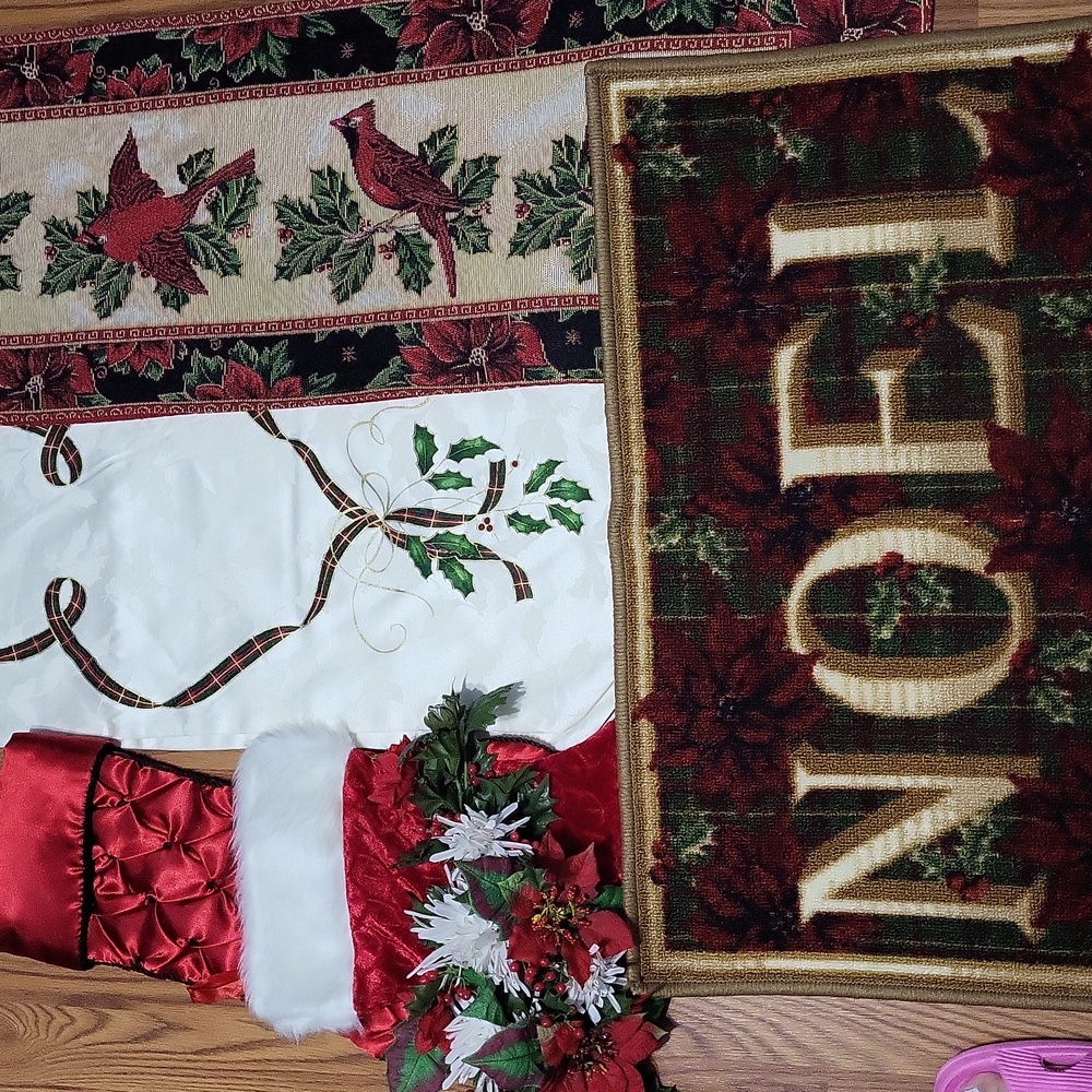 6 piece Christmas lot table runner Lenox holiday cardinals Noel mat stockings